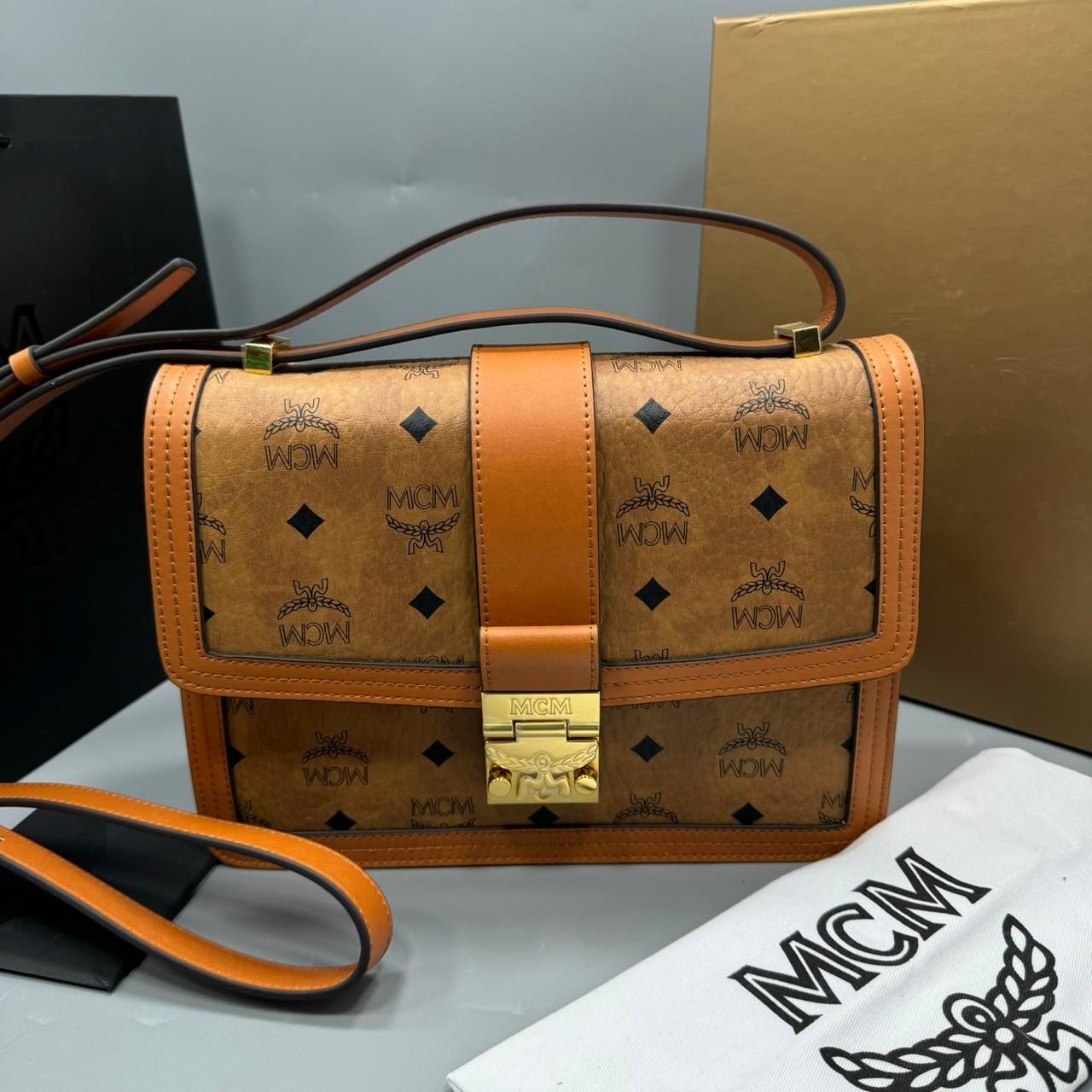 M.C.M MEDIUM TRACY SHOULDER BAG IN VISETOS กระเป๋าสะพายข้าง สุดหรู มาร์ทเทห์ เกรดออริ สลับแท้ 1:1 ใช้งานต่างประเทศได้