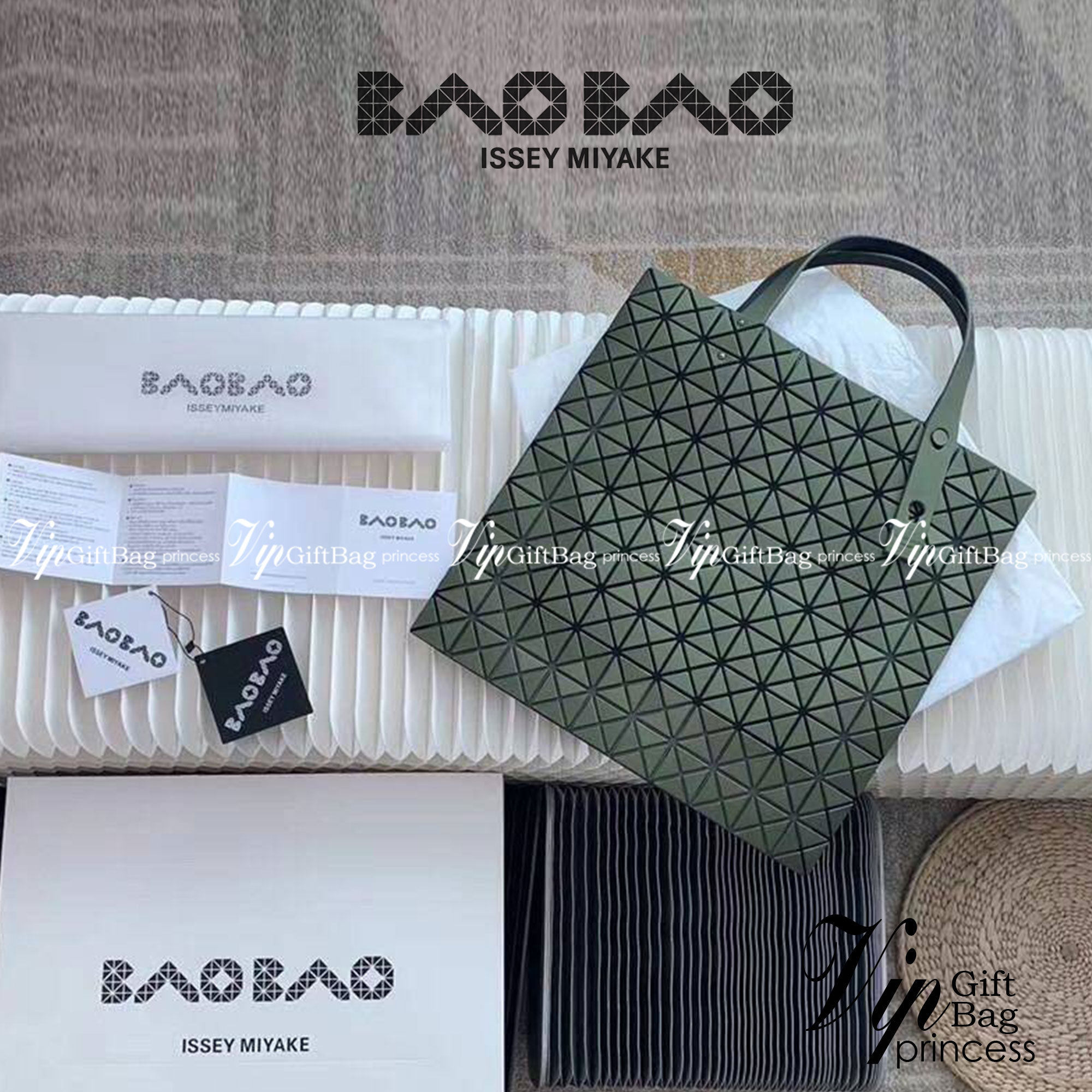 BAOBAO ISSEY MIYAKE 10x10 BLOCK TOTE BAG 39cm กระเป๋าถือทรง shopping โท้ทใบใหญ่ลายตาราง เกรดออริจินอล ภาพสินค้าถ่ายจากงานขายจริง ใช้งานต่างประเทศได้