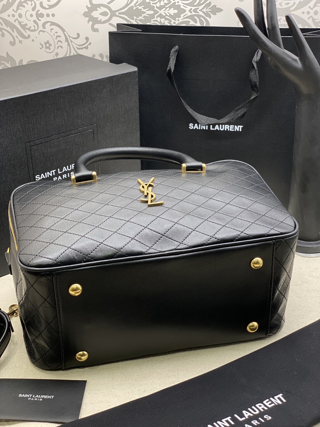 YSL LYIA DUFFLE IN QUILTED / YSL Keepall กระเป๋าสะพายใบใหญ่ ใช้เดินทางได้ งานหนังสวยเต็มใบ เกรดออริ สลับแท้ 1:1 ใช้ต่างประเทศได้