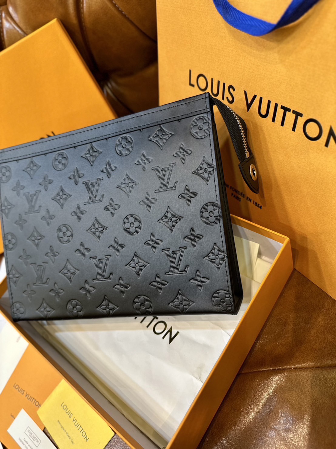 พร้อมส่ง LV Pochette Voyage MM / LV Clutch กระเป๋าถือทรงคลัช ทรงพอช เกรดออริ สลับแท้ 1:1 ใช้ต่างประเทศได้ ใช้ได้ทั้งชายหญิง