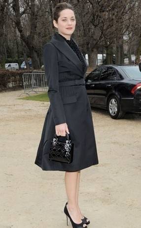 VIP 】MICRO LADY DIOR BAG Cloud ฺBlack & Pink My ABC Cannage Lambskin : VIP GIFT WITH PURCHASE (GWP) พรีเมี่ยมกิ้ฟ Limited Edition จาก DIOR DUTYFREE COUNTER ความสง่างามอีกหนึ่งรุ่นของ Dior รูปทรงสีเหลียม ขนาดกระทัดรัด อะไหล่เข้ากับสีกระเป๋า ตั้งอยู่ทรง ฐาน