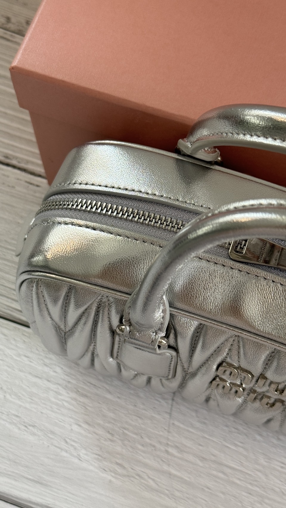 MIU MIU Arcadie Matelassé nappa leather bag / MIU MIU Mini Bag กระเป๋าถือสะพายใบเล็ก เกรดออริ 1:1 ใช้งานต่างประเทศได้