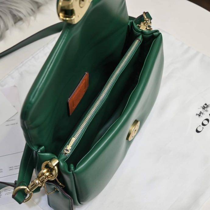 COACH PILLOW TABBY SHOULDER BAG 26 ไซส์ใหญ่ จุของได้ล้นๆ มาใหม่ขายดีที่สุด หนัง nappa หนานิ่ม นุ่มมากๆ พร้อมโลโก้รุ่นใหม่ด้วยเช่นกัน เพิ่มความหรู ดูดีเข้าไปอีกค่ะ