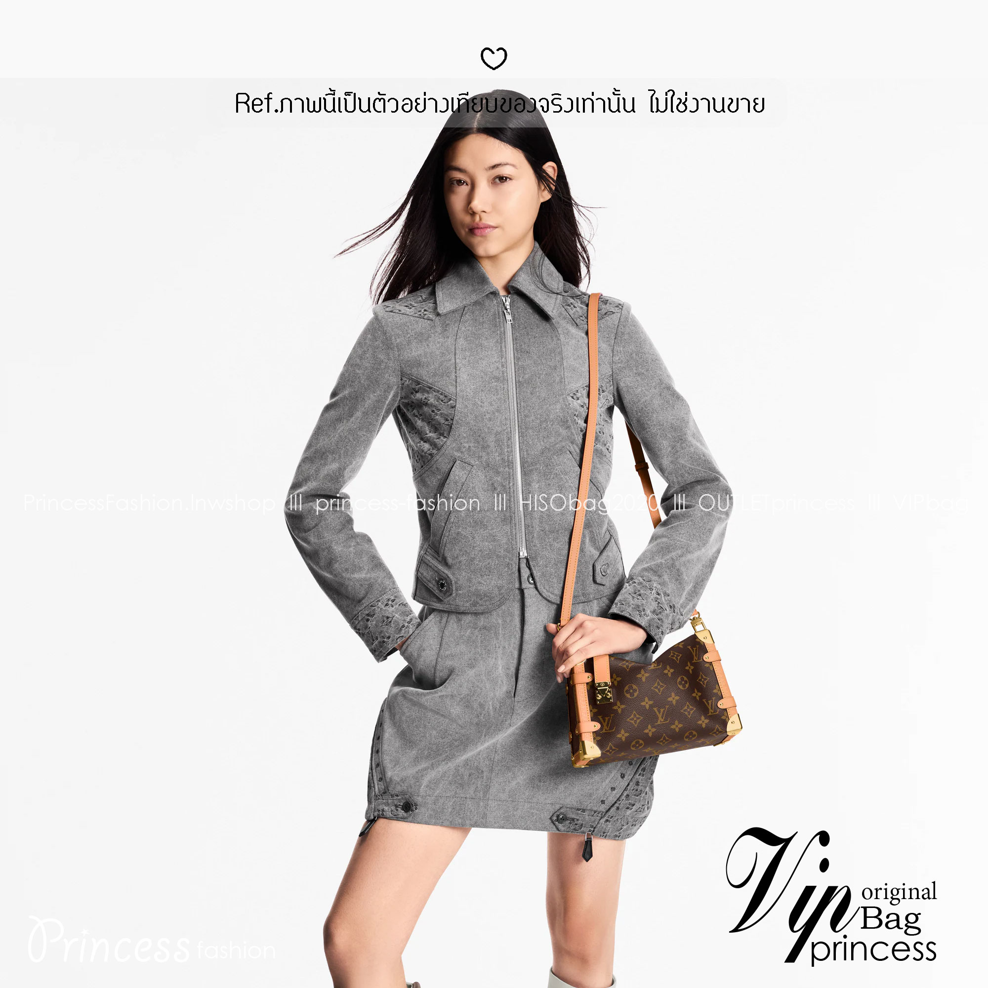 LV Side Trunk MM กระเป๋าสะพายทรงกล่องสุดไอคอนิค ทรงสวยมีเสน่ห์ โดดเด่นด้วยหมุดเข้ามุม ซิปเปิด-ปิดล็อคได้ ภายในเป็นช่องโล่ง มีสายสะพายคล้องแขน คล้องไหล่เก๋ๆ หรือสะพายข้างชิคๆ พร้อมตอบรับได้ทุกลุค ทุกสไตล์ไปเลยจ้า