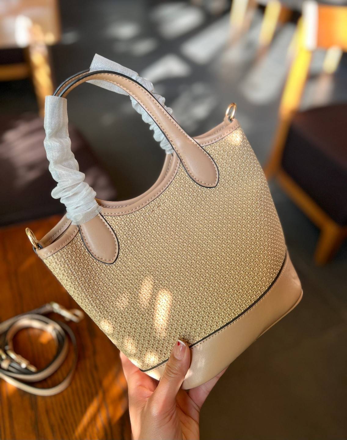 Coach Hanna Bucket Bag In Straw And Smooth Leather 7" กระเป๋าทรงถังงานทอน้ำหนักเบา จุของได้เยอะ เกรดท็อปออริ เกรดดีสุด สลับแท้ 1:1 ใช้ต่างประเทศได้