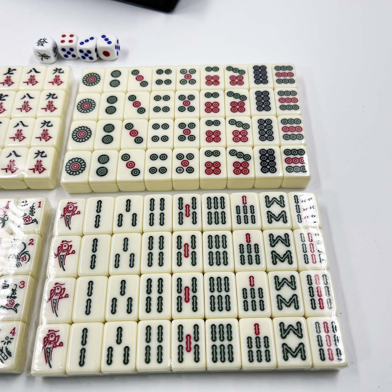 ชุดไพ่นกกระจอกขนาดเล็กแบบพกพาไม่หนักกล่องใส่ทรงสี่เหลี่ืยมจัตุรัส