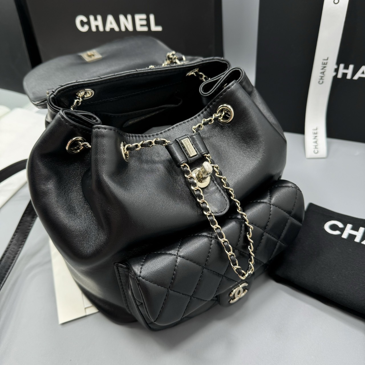 CHANEL 22C MINI DUMA BACKPACK BLACK กระเป๋าเป้ รุ่นยอดนิยม เกรดออริ ท็อป สลับแท้ 1:1 ผ่านทุก ตม ใช้งานต่างประเทศได้