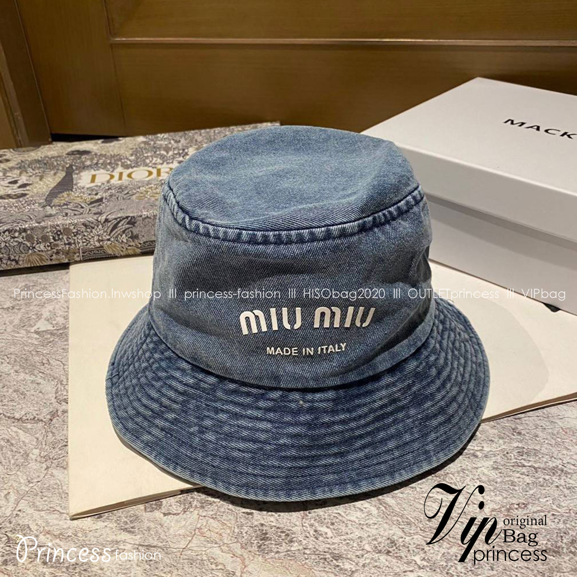 MIU MIU Denim Logo Bucket Hat / MIU MIU Bucket Hat "ของมันต้องมี" หมวกงานคุณภาพที่สุด เกรดท็อปออริ เดนิมสุดคลาสสิก ใช้งานต่างประเทศได้ พร้อมส่งแน่นๆ สั่งแจกเป็นของขวัญ หรือซื้อเก็บไว้ใช้เองรับรองเลิศจ้า!!