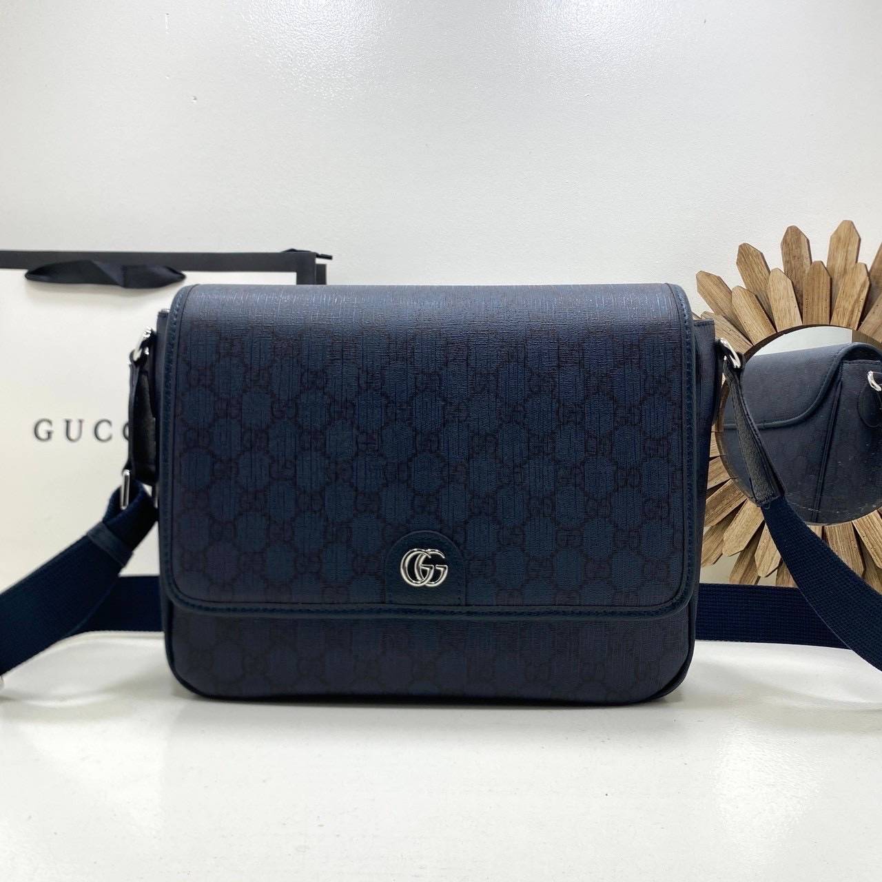 ORI หนังแท้ | GUCCI Ophidia medium messenger bag Navy Blue กระเป๋าสะพายทรงแมสเซ็นเจอร์ Canvas GG Supreme เนื้อผ้าที่เหมาะสำหรับไลน์แอคเซสเซอรี่สำหรับผู้ชาย โดยการเพิ่มกลิ่นอายความโมเดิร์นให้กับดีไซน์ของแบรนด์อันเป็นเอกลักษณ์