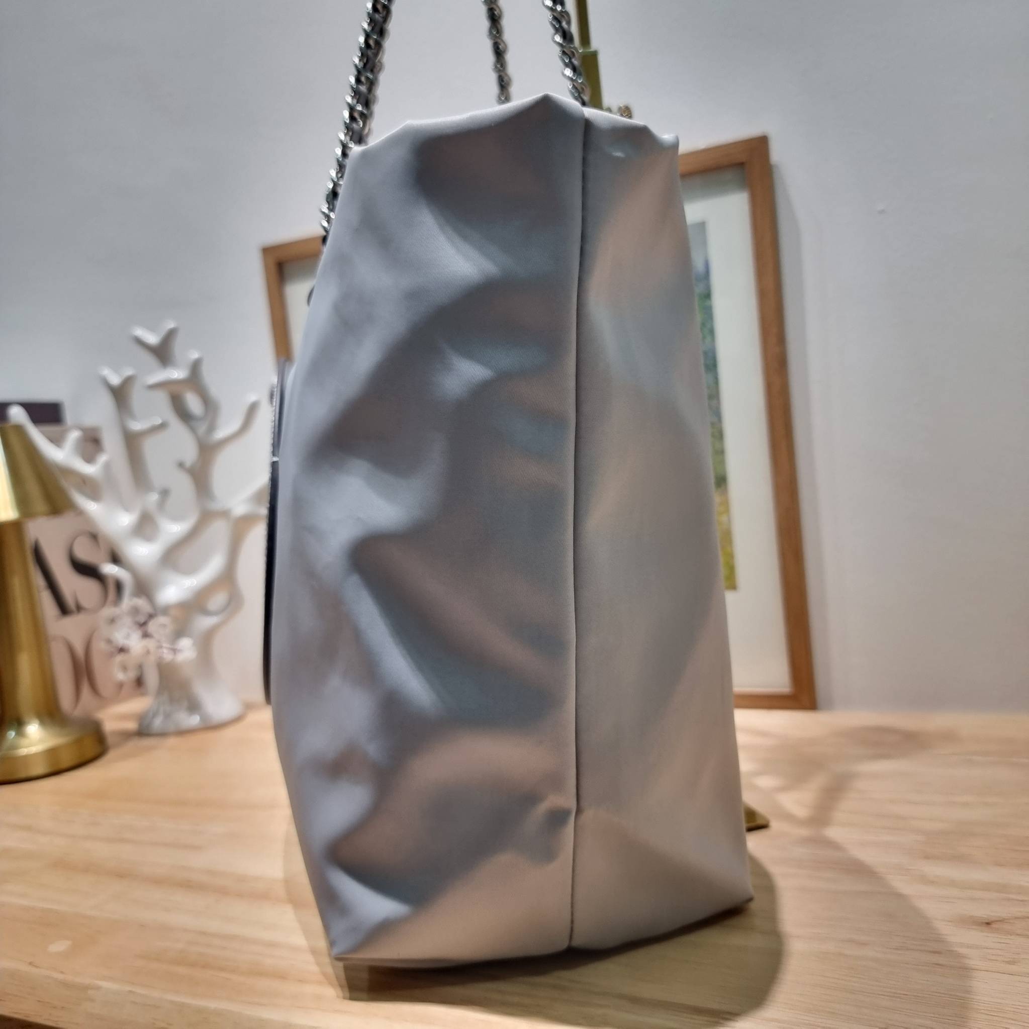 TORY BURCH Ella Chain Tote Bag / TORY TOTE NYLON BAG พร้อมส่ง 4 สี กระเป๋าสะพายทรงโท้ทใบใหญ่ จุของไปเลยแน่นๆ รูปทรงคลาสสิคชวนใช้ โดดเด่นด้วย patch โลโก้ แนะนำรีบสั่งใช้ไปสวยก่อนใครได้เลยน้า