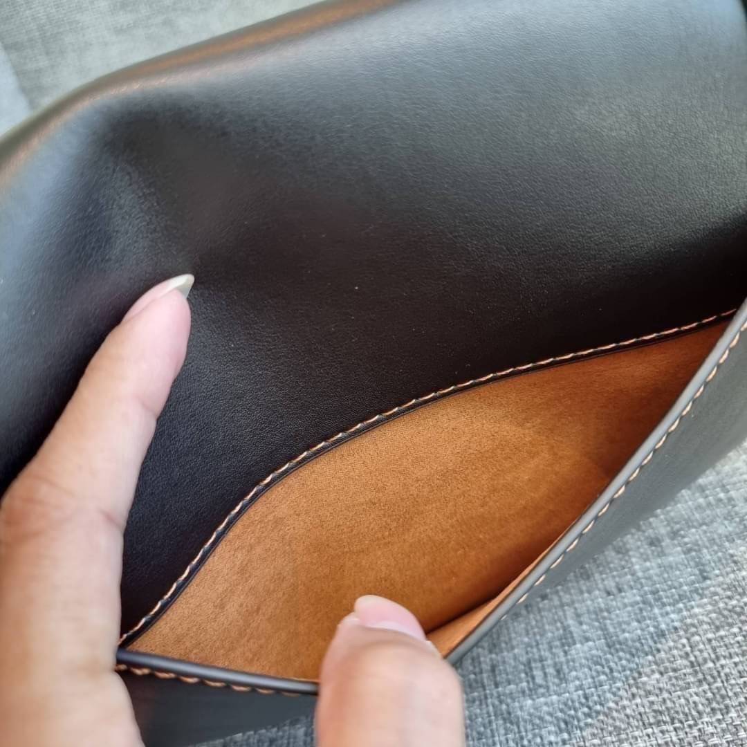 COACH C0749 BEAT SADDLE BAG The best item! ที่สาวๆรอคอย! ฮอตไฟลุก! สีหายาก ละมุนคุณหนู คอลเลคชั่นใหม่ ดีไซน์หรูหรา พิเศษมากๆมาพร้อมสายสะพาย 2 เส้น ใช้คู่กันหรือแยกสะพายก็สวยครบสูตร กระเป๋าสะพายทรง saddle คลาสสิค วัสดุหนัง glove-tanned ทนทาน เปิด-ปิดด้วยกร