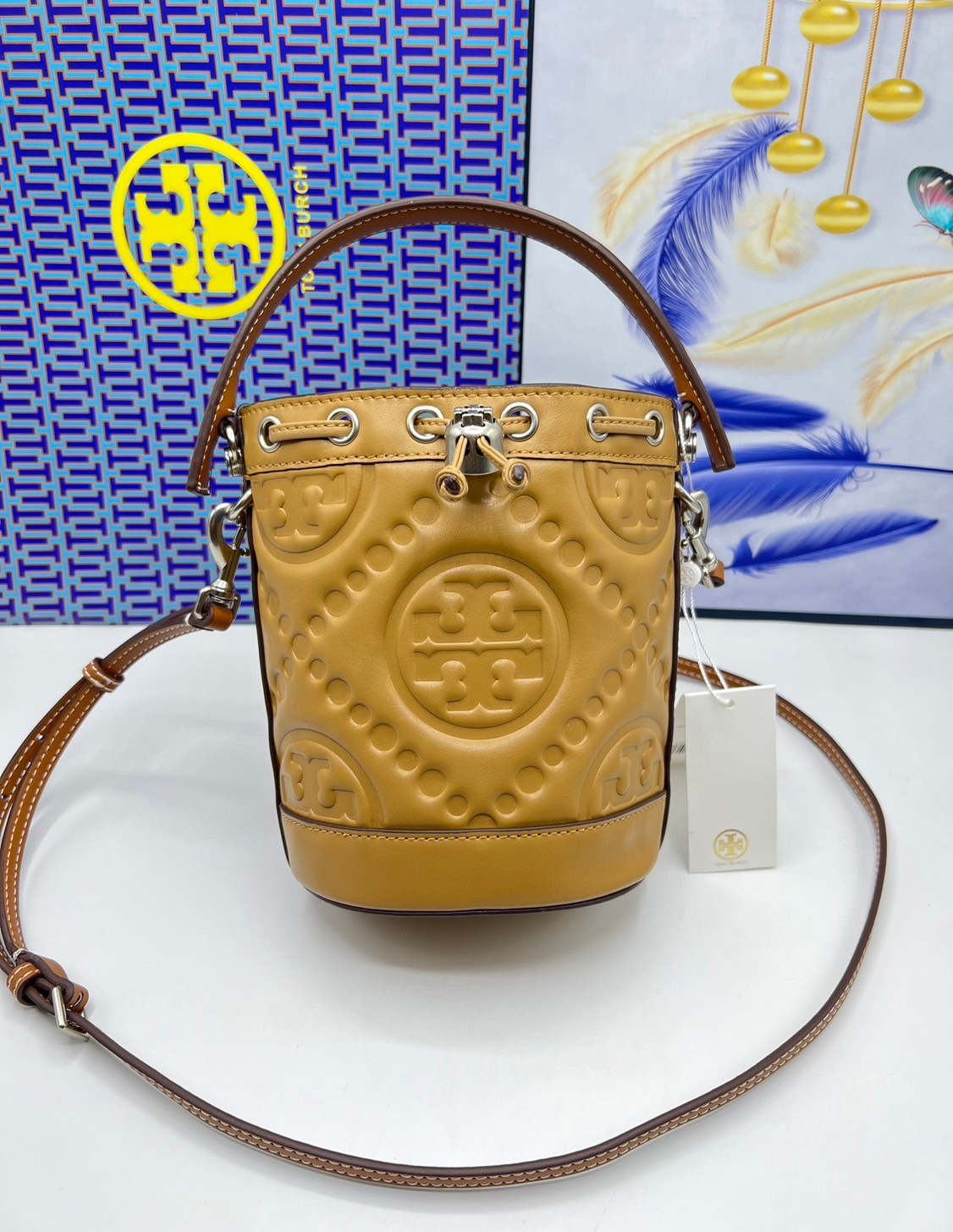 6 สี Tory Burch Puffy Mini / Tory burch T Monogram Puffy Patent Mini Bucket Bag / Tory Bucket Bag กระเป๋าบัคเกต size เล็ก โดดเด่นด้วยโลโก้ตัวนูนปั๊มด้านหน้า