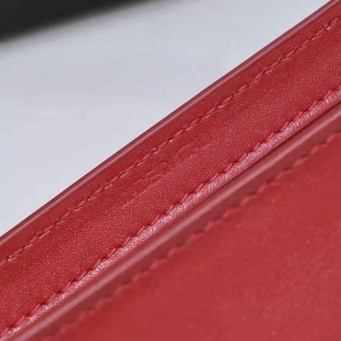 หนังแท้ CELINE SHOULDER BAG CUIR TRIOMPHE IN SMOOTH CALFSKIN ภาพสินค้าถ่ายจากงานขายจริง ใช้งานต่างประเทศได้