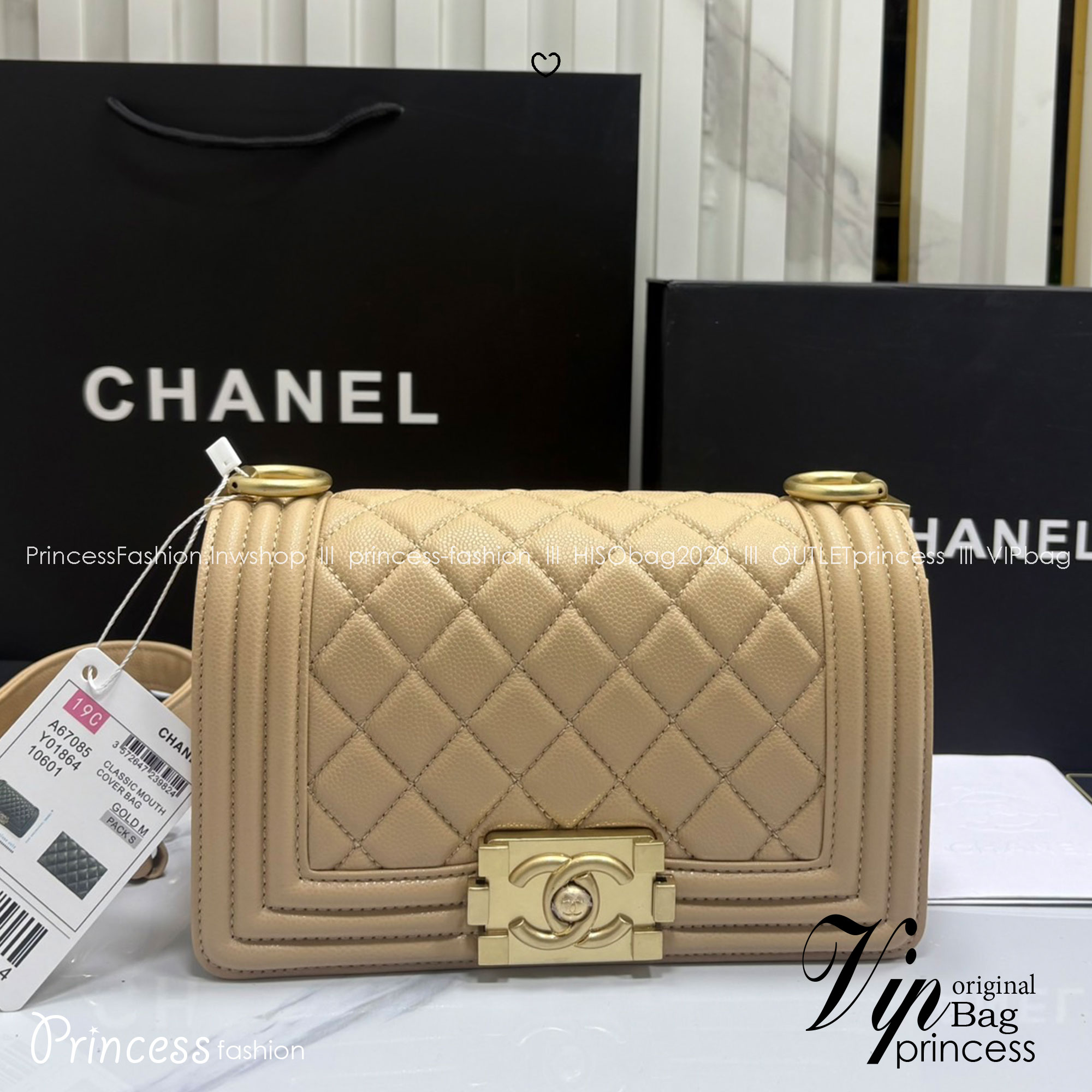 ORI หนังแท้ | CHANEL Boy 20cm shoulder bag กระเป๋าสะพายรุ่นยอดนิยมสุดคลาสสิคตลอดกาล หรูหราระดับตำนาน สวยงามเหนือกาลเวลา ขนาดเล็กน่ารัก ไม่ว่าเวลาจะผ่านไปเเค่ไหนก็ไม่เคย Out เรียบ หรู คลาสสิค ผู้ดี ไฮโซที่แท้ทรูสวยมากค่ะ