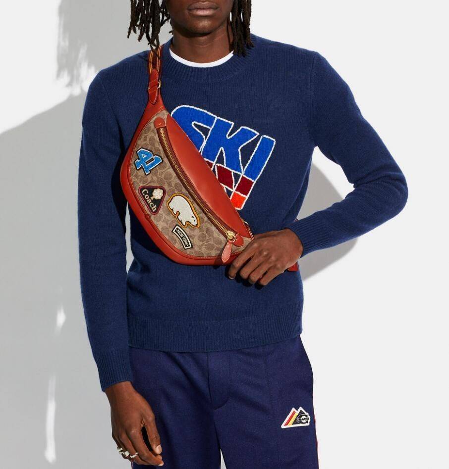 COACH C6678 LEAGUE BELT BAG IN SIGNATURE CANVAS WITH VARSITY PATCHES กระเป๋าคาดอกไซส์ใหญ่ คอลเลคชั่นที่ฮอตไม่เลิก กับดีไซน์สกีเรทโทร วินเทจ ขนาดสะพายกำลังเท่ คูลๆ ใช้งานง่าย ได้ทั้งหนุ่มๆและสาวๆ โดดเด่นด้วยแพทช์ที่สวยไม่ซ้ำใคร วัสดุหนังแคนวาสเคลือบลายสลับ