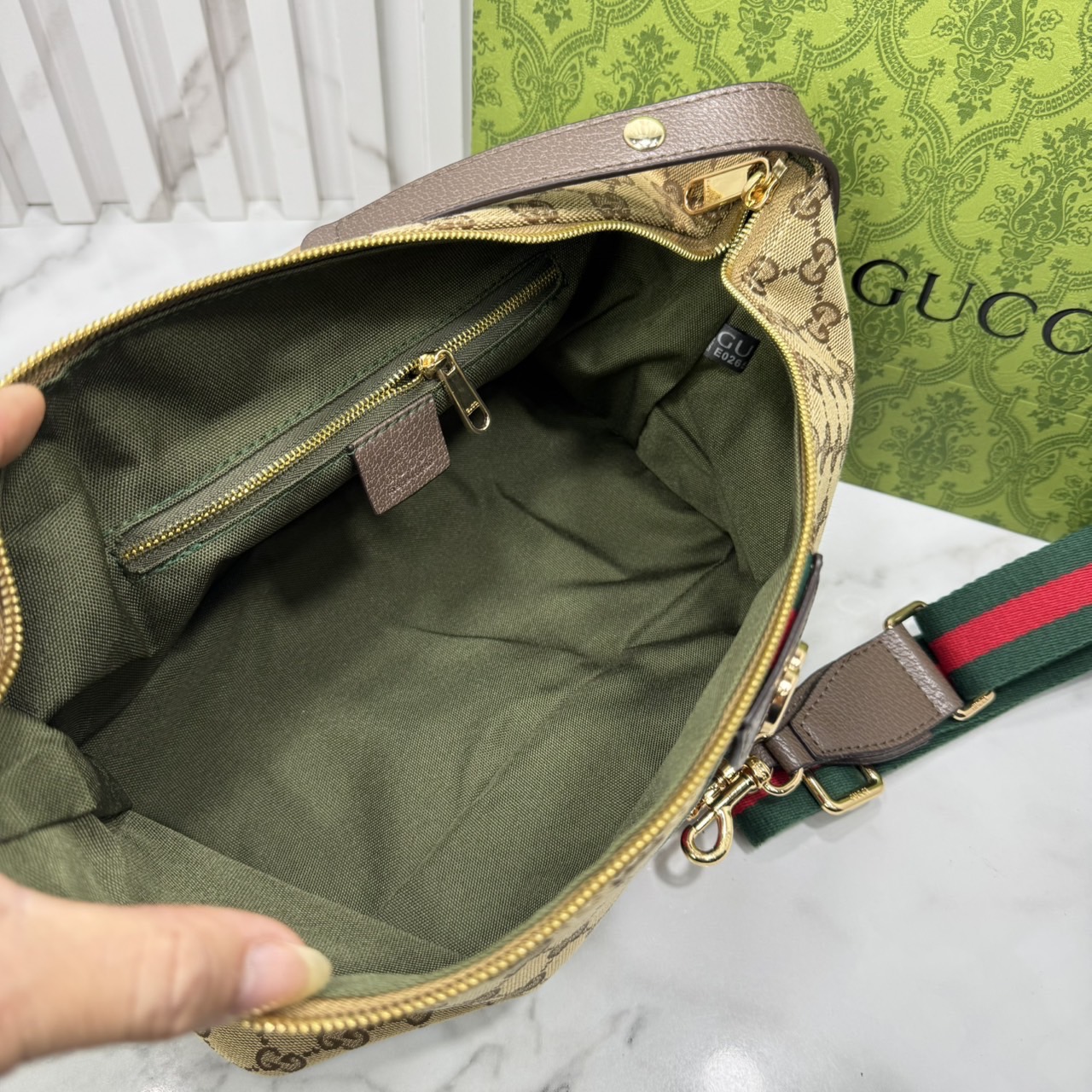 ORI หนังแท้ | GUCCI GG Ophidia Large Shoulder Bag / Gucci Hobo Bag ใหม่ล่าสุด จากเทศกาล Gucci Cruise 2026 กับกระเป๋าถือทรงโฮโบ พร้อมสายสะพาย ยังคงเป็นคอลเลคชั่นตัวเด่น สวยสะบัด! ดีไซน์ทรงยอดฮิตติดกระแสสุดๆ