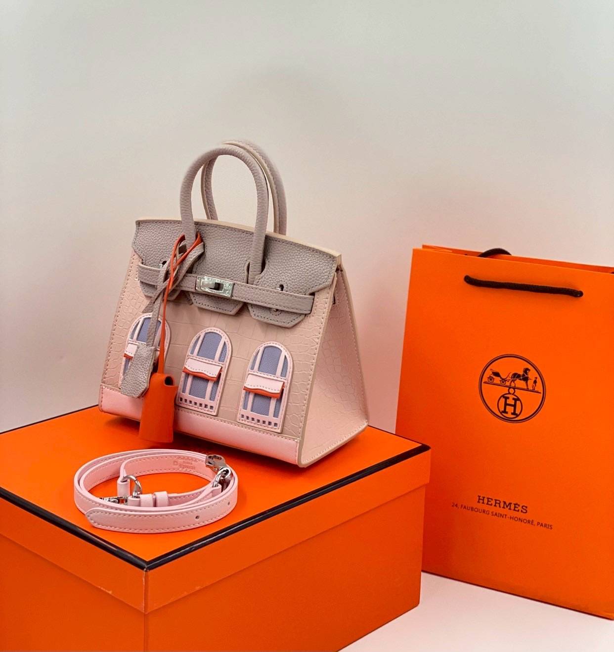 ORI หนังแท้ | Hermes Birkin Bag Faubourg 20cm รุ่นลิมิเต็ด กระเป๋าสะพายที่สุดแห่งหรูหราลัคชู นิยามของความสง่างามเหนือกาลเวลา แบรนด์เนมในฝัน งดงามดั่งเจ้าหญิง แบรนด์ที่บ่งบอกถึงฐานะและรสนิยมของคุณ