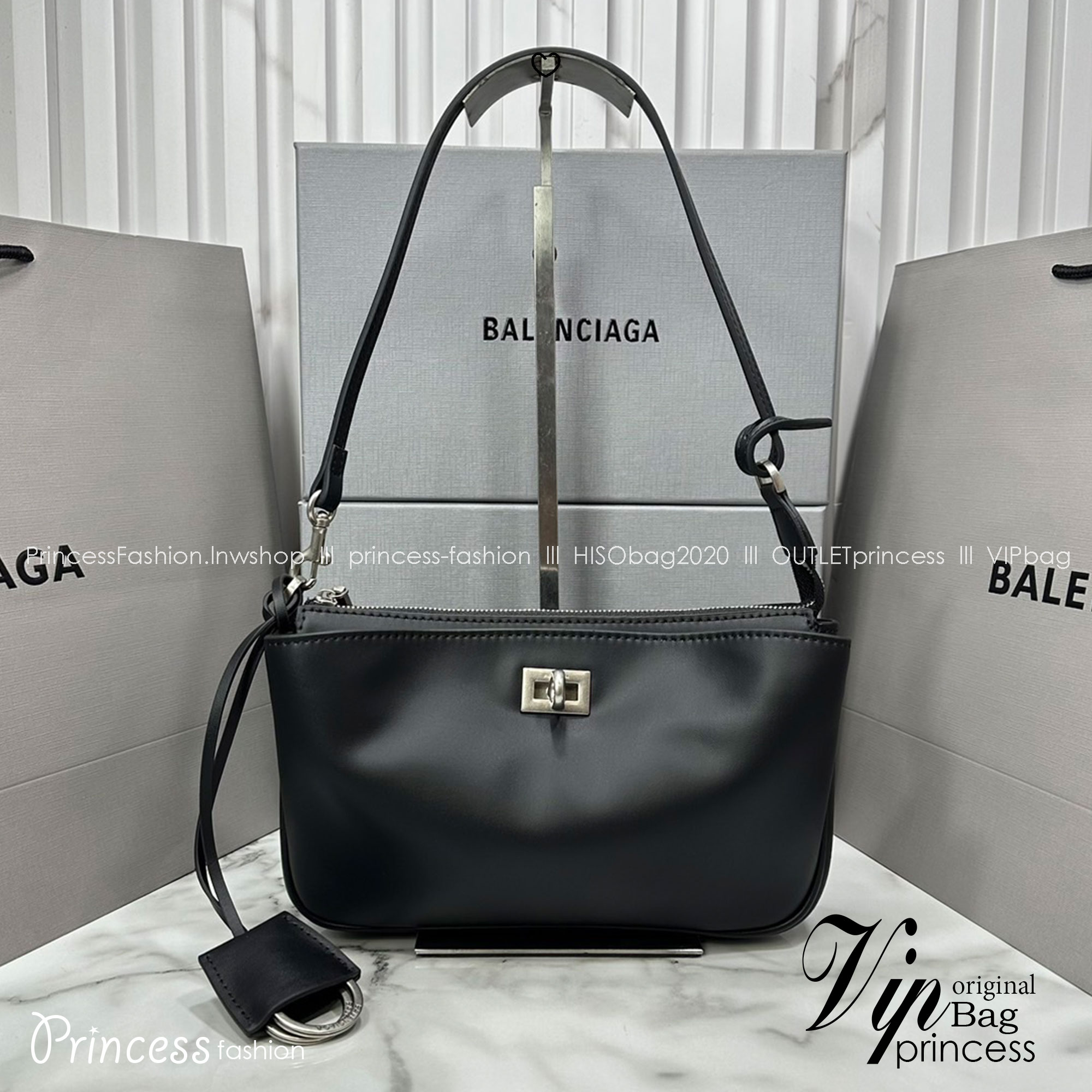 Balenciaga Rodeo Sling Pochette / Balenciaga shoulder leather bag 22cm กระเป๋าสะพายทรงพอชที่สุดของไฮแบรนด์สุดไอคอนิค ดีไซส์เรียบหรู สวยจับต้องได้ ถือหรือสะพายไหล่ได้เก๋มากๆ ถือออกงานก็ได้ลุคไฮแฟชั่นหรูๆ