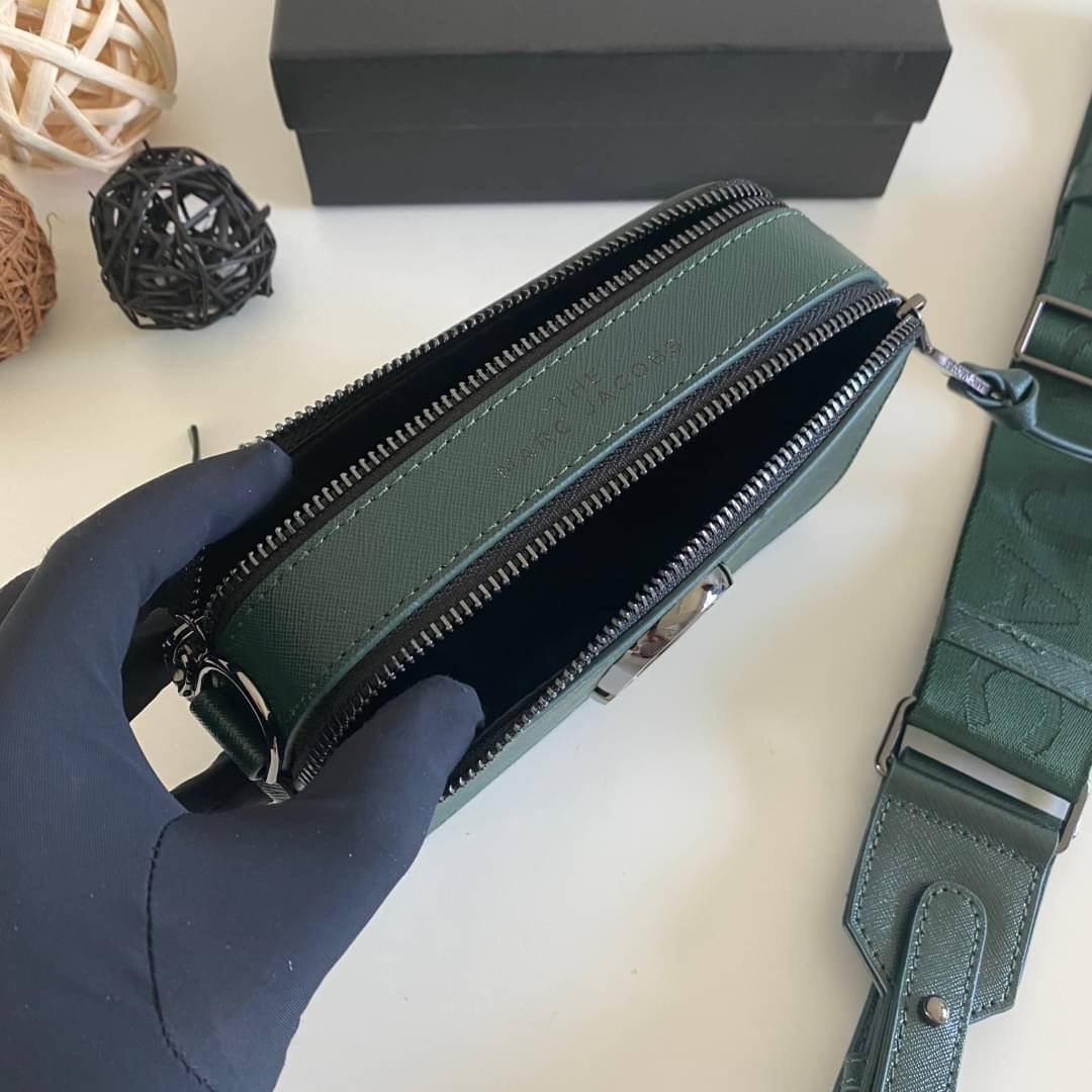 พรีเมี่ยมกิ๊ฟแท้ 100% 】หนังแท้ M ARC JACOBS The Snapshot Camera Bag -GREEN