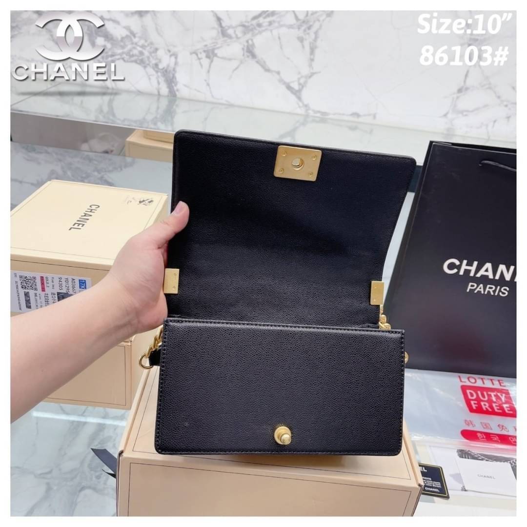 Chanel Boy 10" พร้อมส่งที่ไทย รุ่นสุดฮอต อะไหล่สีทองสุดหรู วัสดุหนังลายคาร์เวีย ทรงคลาสสิคที่สาวๆห้ามพลาด!! ในราคาสุดคุ้ม