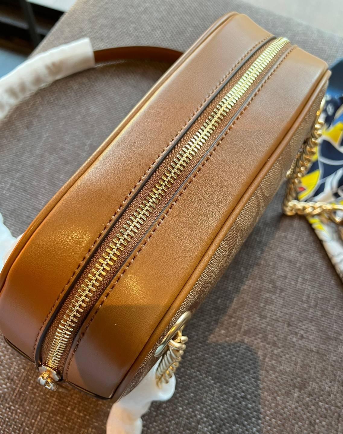 COACH CAMMIE CHAIN SHOULDER BAG IN SIGNATURE (C8149) สวย หรู ดูดี ทางนี้จ้าสาวๆๆ สินค้าต้องมี ห้ามพลาด! 🌟พร้อมส่ง จำนวนจำกัด ก่อนหมด! กับกระเป๋าหิ้วหรือสะพายไหล่ สายสะพายไหล่ในตัวแบบโซ่มีหนังรองบ่า สวยงามมากๆค่ะ