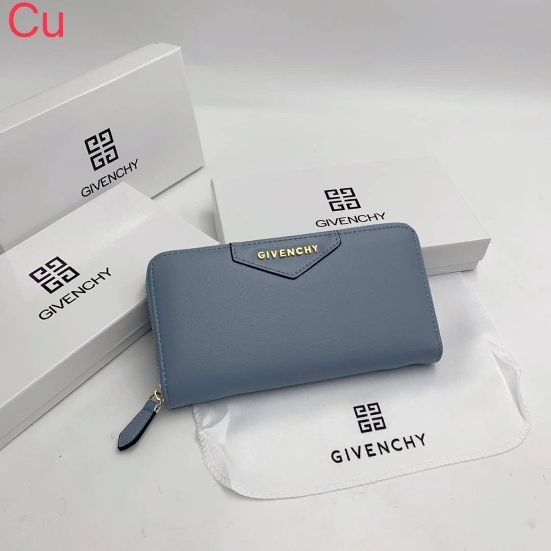 GIVENCHY Long Wallet Zip-around กระเป๋าสตางค์ยาวจีวองชี ซิปรอบ ภาพถ่ายจากงานขายจริง Inside bill slots card slots center zip pocket.