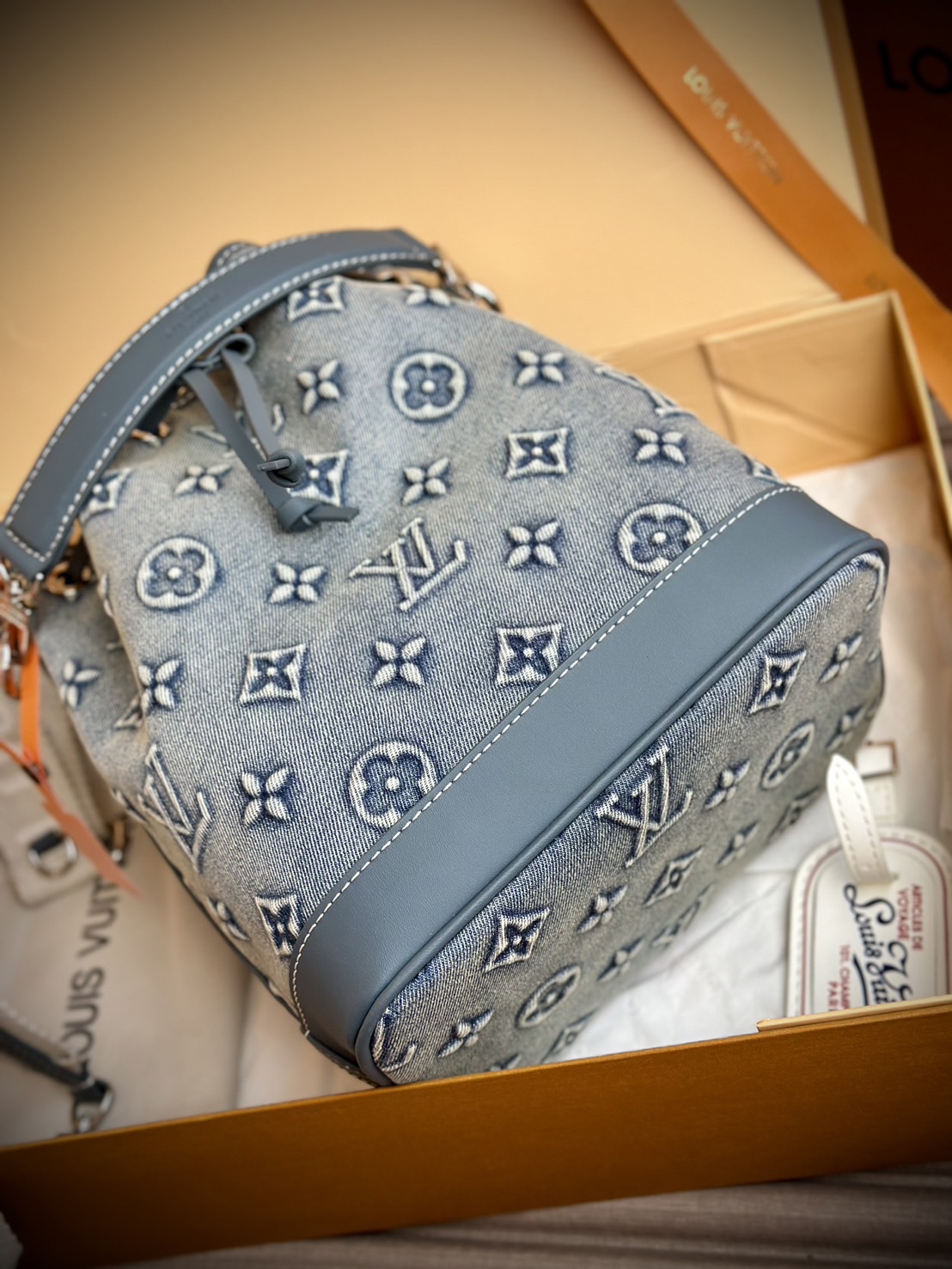 LV Nano Noé Denim Vintage Bag / LV Bucket Bag กระเป๋าทรงบัคเก็ตเดนิมสไตล์วินเทจ รุ่นใหม่ปั้มลายโมโนแกรมบนเดนิมสุดไอคอนิก ที่ใครเห็นต้องเป็นคลั่งรัก ผู้ดี หรูหราได้ทุกลุค ทุกสไตล์