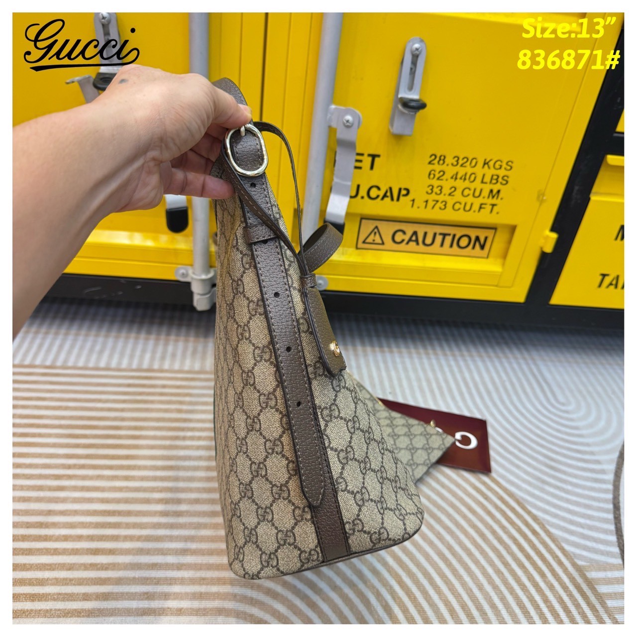 GUCCI Ophidia large shoulder bag กระเป๋าสะพายทรงโท้ท คอลสุดคลาสสิก ใบใหญ่กำลังดี จุคุ้ม โดดเด่นด้วยลวดลายคลาสสิคเอกลักษณ์ วัสดุหนังแคนวาส ภายในโล่งกว้างมาก