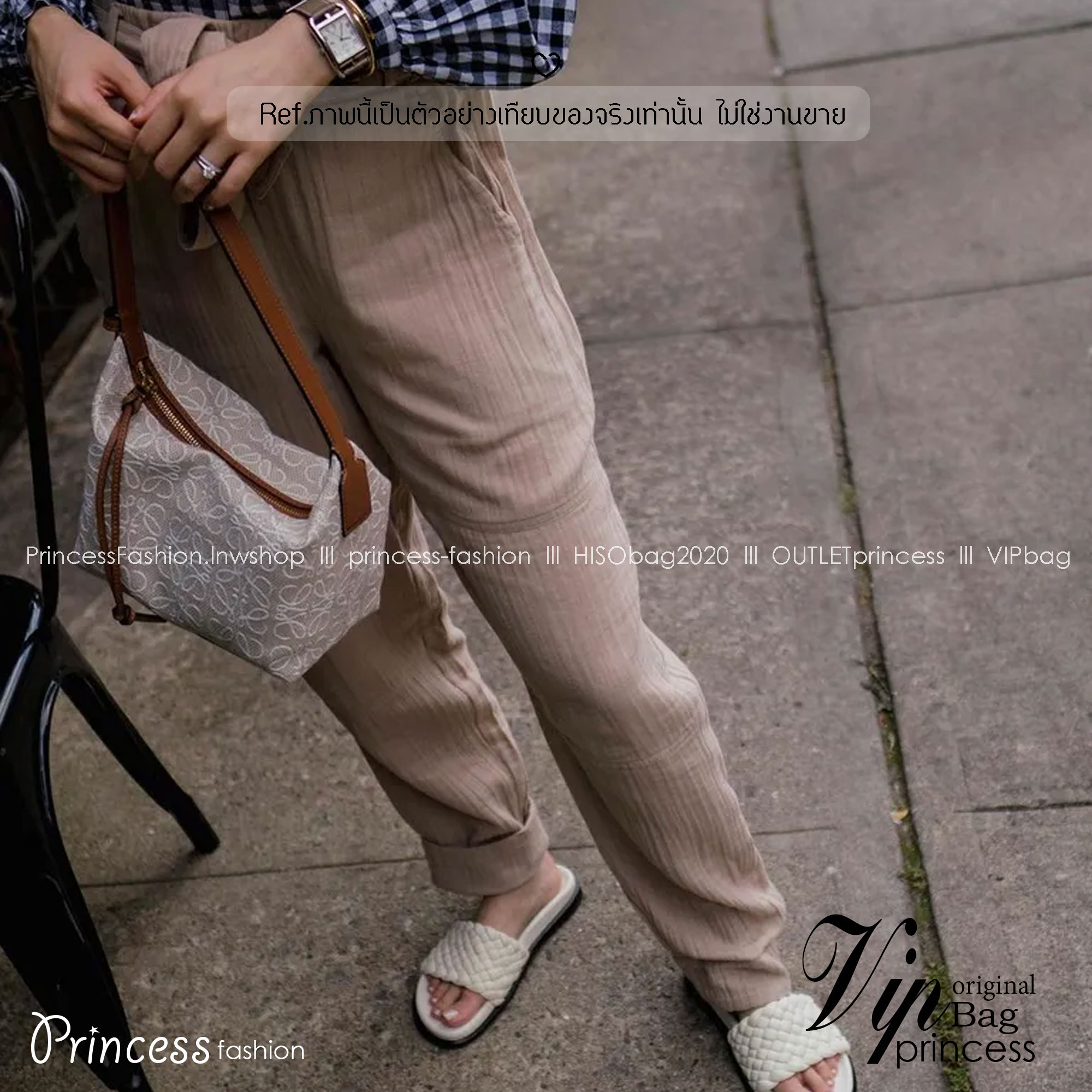 LOEWE Cubi Small Logo Canvas Top Handle Bag กระเป๋าทรงสวยดีไซน์ยอดฮิตประจำปีเลย! ปักโลโก้แบรนด์บนผ้าทั้งใบเป็นเอกลักษณ์ หูจับปรับได้ สวยหรูวินเทจ