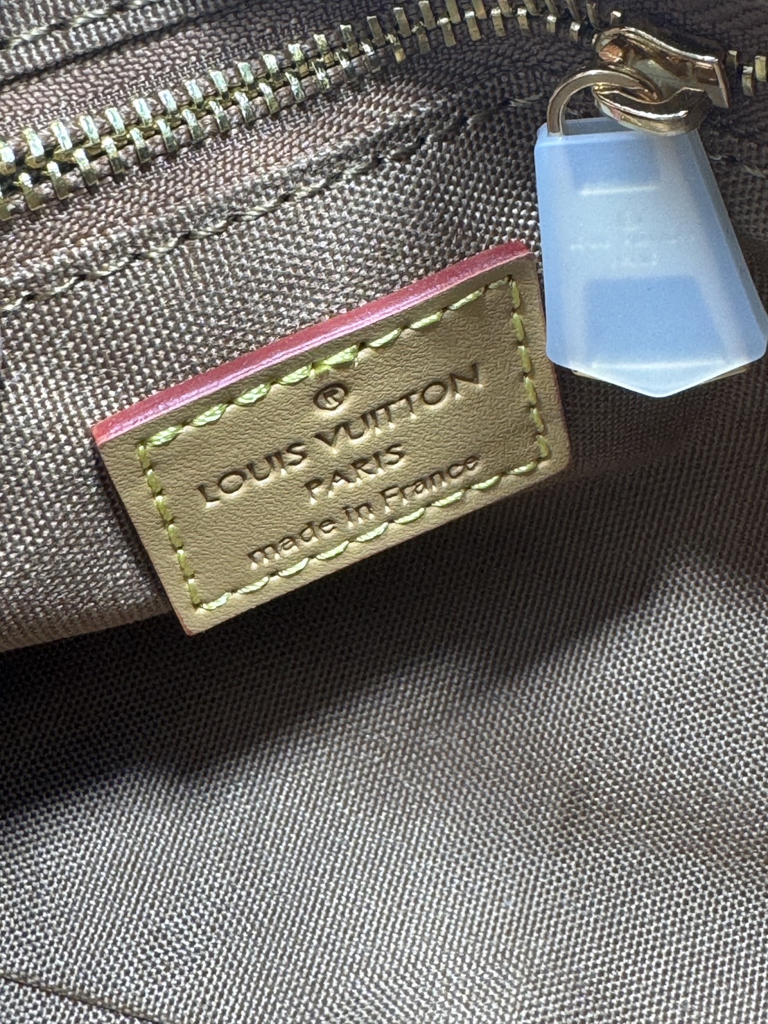 ORI หนังแท้ | LV Mini CarryAll Monogram canvas กระเป๋าสะพายไซ์เล็ก แครี่ออลรุ่นใหม่ มาพร้อมห่วงโซ่หัวใจห้อยสุดคิ้ว และสายสะพายแยกถอดได้ สวยหรูคลาสสิก