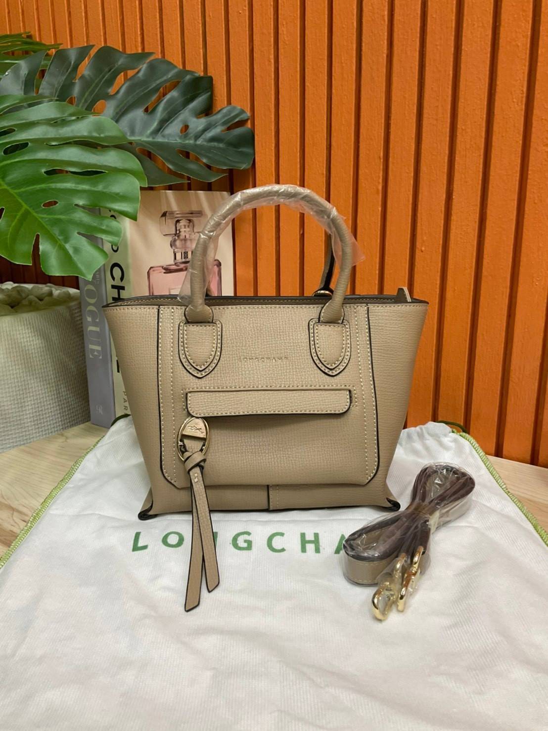 ของแท้ 💯% LONGCHAMP MINI MAILBOX TOP HANDLE BAG กระเป๋าถือ/Crossbody รุ่นหายาก!! รุ่นใหม่ล่าสุด ดีไซน์ด้วยเส้นด้ายที่ดูโฉบเฉี่ยว และ รูปทรงสี่เหลี่ยมคางหมู ทรงสวยโดดเด่น