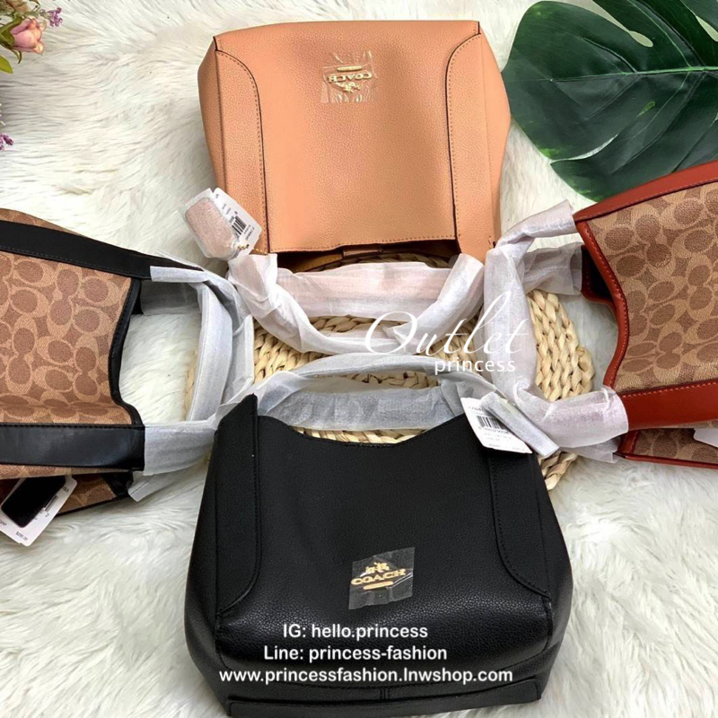 COACH HADLEY HOBO 21 BAG กระเป๋าถือหรือสะพายข้าง เรียบหรู หนังแท้ลายโทโก หนังนิ่ม ปรับเปลี่ยนได้ 2 ทรง ปากกระเป๋ามีกระดุมแม่เหล็ก พร้อมตะขอเกี่ยว ภายในกว้าง ใส่ wallet ยาว mini iPad และของใช้ได้จุ พร้อมสายสะพายยาส ถอด ปรับระดับได้ค่ะ Must have!