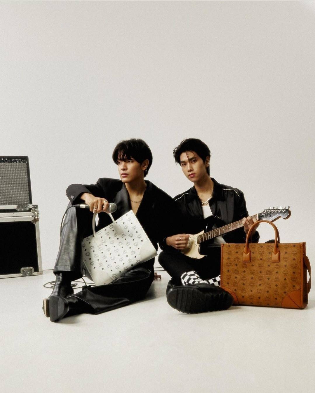 ORI | M.C.M MEDIUM MÜNCHEN TOTE IN VISETOS กระเป๋าโท้ทไซส์กลางจุได้เยอะ ใหม่ล่าสุด ใช้ได้ทั้งหนุ่มๆและสาวๆ รูปทรงคลาสสิค ดีไซน์เป็นเอกลักษณ์ แถมยังได้ใบลูกใส่ของจุกจิกได้อีก