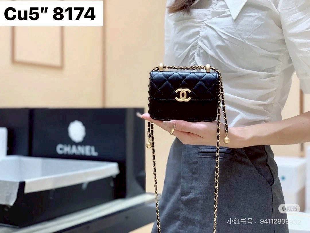CHANEL 21A Mini Flap Coin Purse with chain กระเป๋าสะพายไซส์มินิน่ารักและสุดลัคชู หรูหราเกินเรื่อง โทนสีดำคลาสสิก โดดเด่นด้วยโลโก้สีทอง ดูแพงสุดๆ