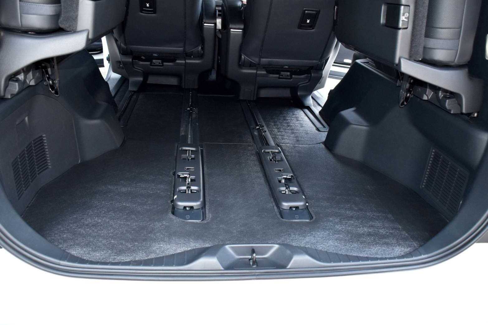 ยางปูพื้นรถยนต์ LEXUS LM300h , LEXUS LM350h พรมลายหนังเรียบ เลกซัส แอลเอ็ม เข้ารูป ตรงรุ่น เต็มคัน