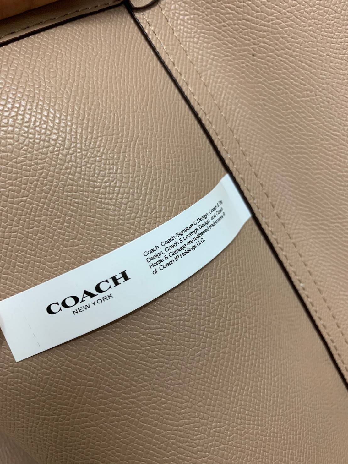 COACH 91107 REVERSIBLE CITY TOTE WITH HORSE AND CARRIAGE PRINT ใช้ได้ 2 ด้าน 🔺ทรง Tote รุ่นแนะนำค่ะ!! วัสดุ pvc อย่างดี นิ่มยวบตัวสวย ลายรถม้าทั้งใบค่ะ (ในไทยหายากค่ะลายนี้) 📌สามารถใช้ได้ทั้งด้านในและด้านนอกนะคะ สวยทั้ง2ด้านเลยทีเดียว เป็น