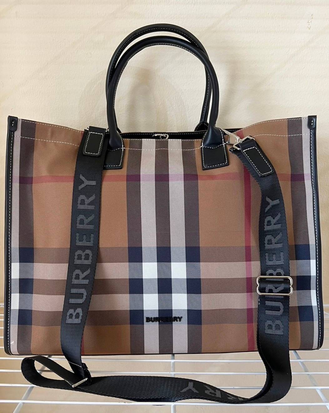 BURBERRY BORSA TOTE BAG / BURBERRY VINTAGE CHECK CANVAS TOTE BAG / BURBERRY FRAGRANCES MONOGRAM TOTE BAG กระเป๋าทรงโท้ทใบใหญ่