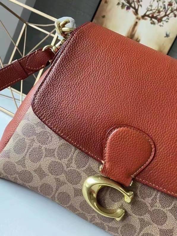 COACH Coated Canvas Signature May Shoulder Bag พร้อมส่งที่ไทย คัดงานคุณภาพ จัดเต็มมาให้ต่อนรับปีใหม่นี้ค่าา ✔️กระเป๋าหิ้ว//คล้องไหล่//สะพายข้างได้ ใบใหญ่ สุดคุ้ม! ✔️หนังแท้ชั้นดีที่สุด หนังหนานิ่ม รู้สึกได้ตอนสัมผัสค่ะ สวยมากๆ ✔️ด้านห