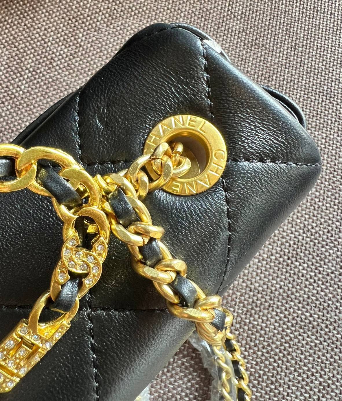 Chanel Small Flap Bag with Top Handle 8" /CHANEL CHAIN SHOULDER BAG กระเป๋าสะพายได้และหิ้วได้ หนังสวย เรียบ สัมผัสนุ่มมือ น่าใช้มากๆ