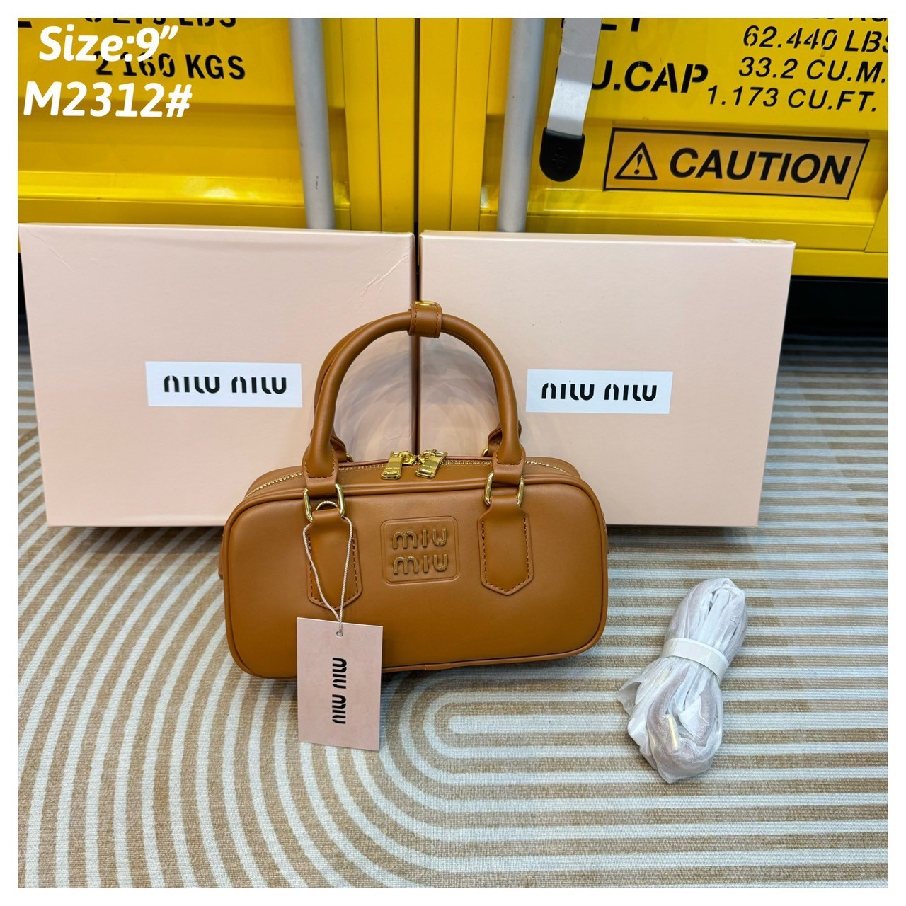 MIU MIU Arcadie leather bag S, Geniş 9" กระเป๋าถือ/สะพายสุดชิค ไซส์มินิ น่ารักๆเก๋ๆ ดีไซน์เรียบแต่มากมีอยู่จริง สวยดูแพง