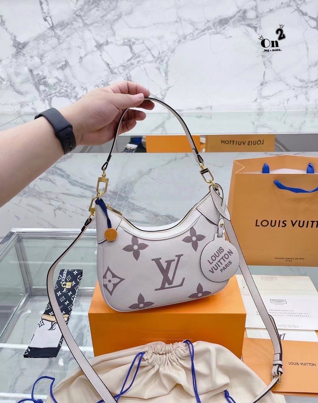 LV Replica Bagatelle BB Leather Hobo Bag / LV Bagatelle BB bag กระเป๋าสะพายสุดหรู มาใหม่ชนช้อปค่า ใบเล็กซิปบน หนังลายโมโนแกรม งานสวยเป๊ะที่สุดเป๊ะทุกมุม ปั้มทุกจุด ใช้ได้ Everyday Look เลยค่า ดีไซน์ทรงคลาสสิค มาพร้อมสายสะพายยาวงานจริงสวยทุกมุมเป๊ะปังมากค่