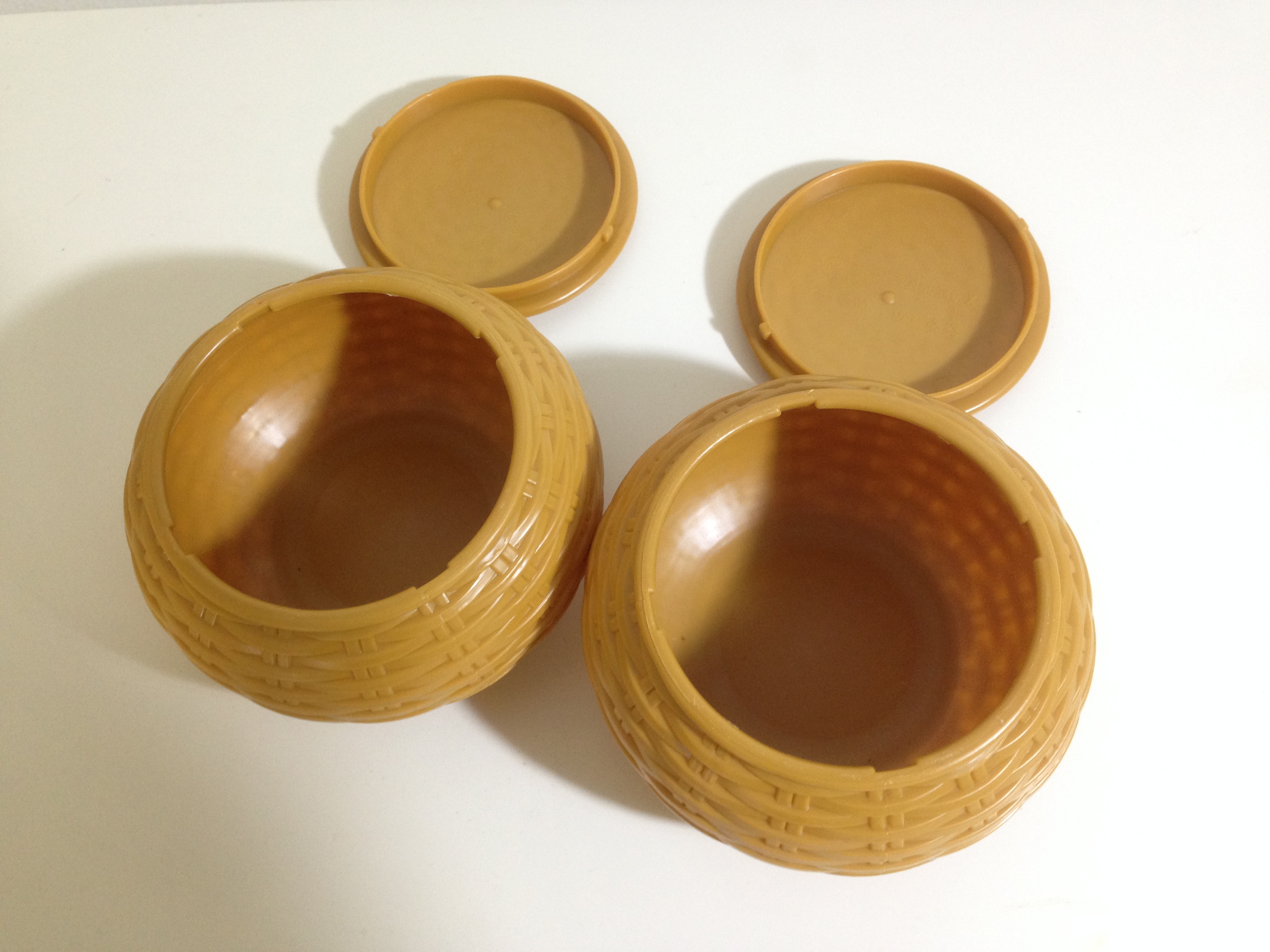 โถหมากล้อมพลาสติกลายสานหวาย