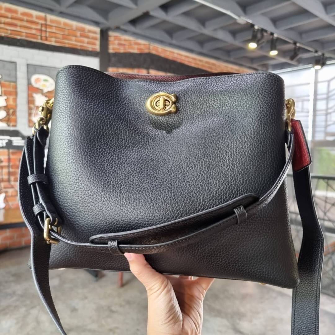 COACH WILLOW SHOULDER BAG ((C2745//C2590//C2621)) พร้อมส่งที่ไทย รุ่นแนะนำค่ะ🔥🔥 🔺กระเป๋าหิ้ว//คล้องไหล่//สะพายข้าง สุดคุ้ม! หนังแท้ชั้นดี ได้ไปหลงรักแน่นอนค่ะ หนังสวยมากๆ😘 🔺ตัวกระเป๋าแบ่งเป็นสองช่องหลัก ด้านนึงเป็นแ