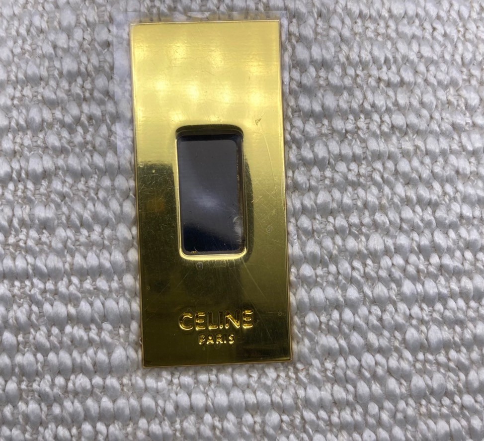 CELINE BUCKET BAG 23cm วัสดุ Textile Canvas & CalfSkin ดีไซน์ทรง Bucket ใบใหญ่กำลังดี มาพร้อม Clutch ใบเล็กเข้าชุด เนื้อหนาแข็งแรง ภายในกว้างและจุใส่สัมภาระได้เยอะจุใจ