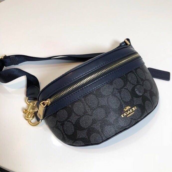 LIMITED EDITION !! COACH BELT BAG IN SIGNATURE WITH REXY BY GUANG YU กลับมาอีกครั้งกับ Coach X Disney สวยงามมากๆค่ะ คาดอก คาดเอวได้ ลาย C ตัดขอบหนังเรียบ มีช่องซิปทั้งหน้า//หลัง ใส่มือถือได้ทุกรุ่น;พาสปอร์ตได้ ;กระเป๋าเงินใบกลางได้;อื่นๆจำเป็นได้ครบค่ะ.