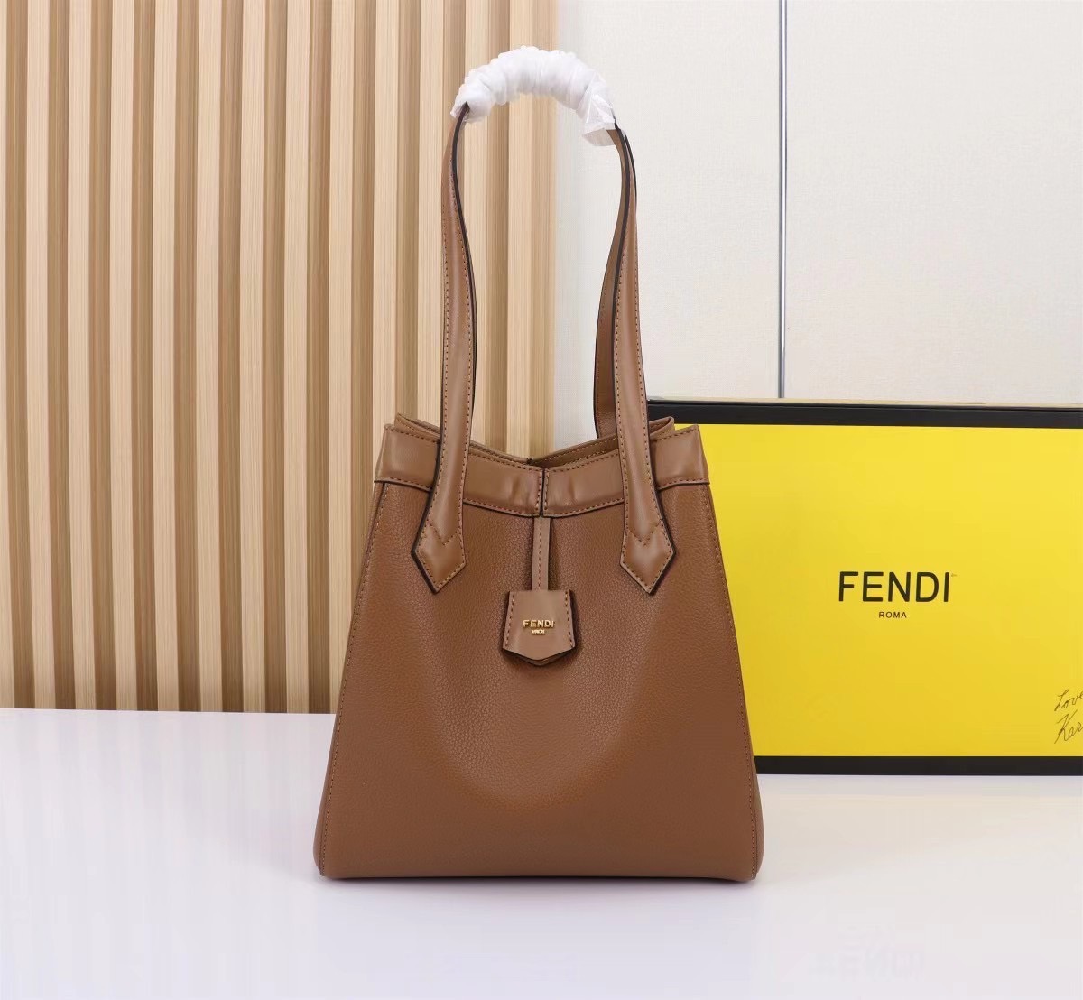 พร้อมส่ง 3 สี FENDI Origami Large Brown FF jacquard fabric bag / FENDI Tote Bag กระเป๋าทรงโท้ทใบใหญ่ สะพายได้2ทรงรูปลักษณ์สวยงามทันสมัย 🧡 เกรดออริจินอล 1:1 สลับแท้