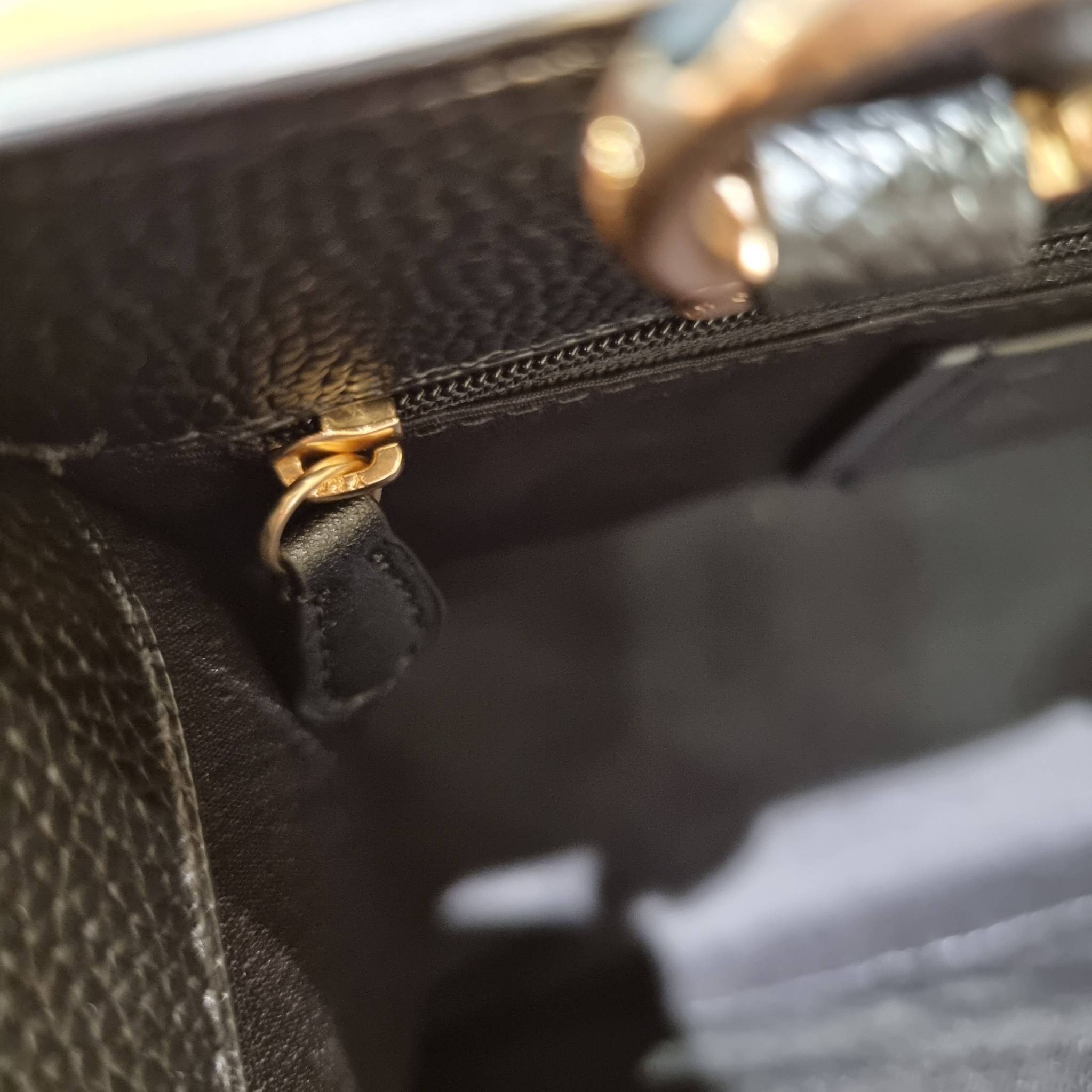 OUTLET 】COACH C5122 DEMPSEY TOTE 22 IN SIGNATURE CANVAS แรงดี กระหน่ำยอดสั่งซื้อมากจ้าแม่!! กระเป๋าทรงโท้ท 22 ที่ขนาดน่ารักน่าใช้มากๆ สาวๆถูกอกถูกใจกันนับไม่ถ้วน!! ฟังก์ชั่นการใช้งานสะดวกที่สุด มีทั้งสายคล้องในตัว และสายครอสบอดี้ ดีไซน์คลาสสิคเรียบหรู วัส