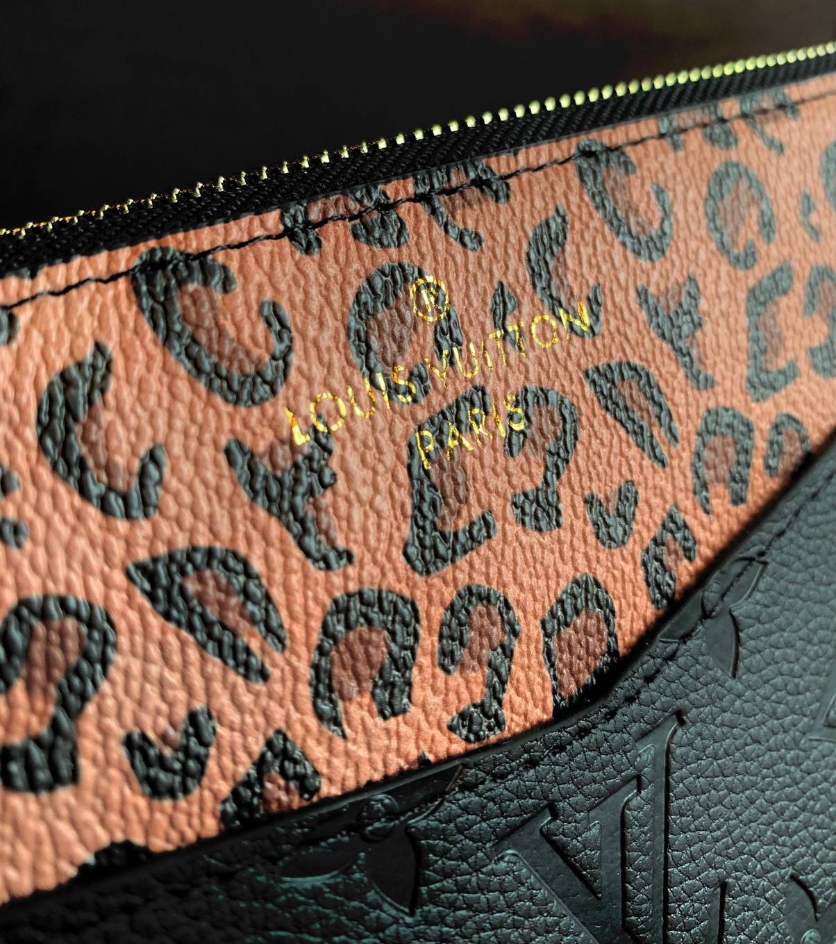 VIP 】จัดสินค้าคุณภาพมาให้สาวๆได้ใช้กันค่าา😘 Louis Vuitton Pochette Mélanie MM Monogram ใช้ขึ้นเครื่องได้เลย✈️ ✔️กระเป๋า ทรงคลัท แบบมีสายคล้องมือ ถอดออกได้หนึ่งสาย ✔️หนังแท้หนา ลายหนังพิมพ์ลายแบรนด์ได้สวยงามมากๆค่ะ