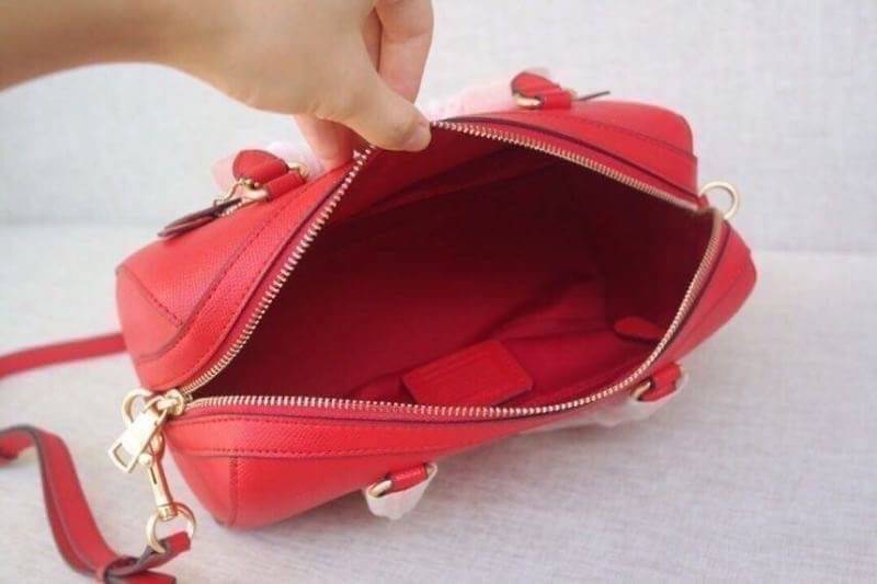 COACH ROWAN SATCHEL (COACH F83607) 🔹กระเป๋าทรงหมอนรุ่นใหม่ ขนาดยาวกว่าเดิมนิดนึง มีช่องซิปใส่ของด้านหน้า มาพร้อมสายยาวค่ะ