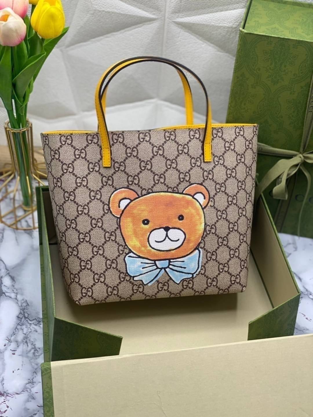 VIP 】Animal-Friendly Gucci Kid GG Supreme Tote Bag งานหนังแท้ทรงตั้งสวย ขนาดกะทัดรัด จุของได้เยอะ ใช้ได้ทั้งเด็กและผู้ใหญ่ น่ารักมากค่ะ **ขายดีตลอดกาล**